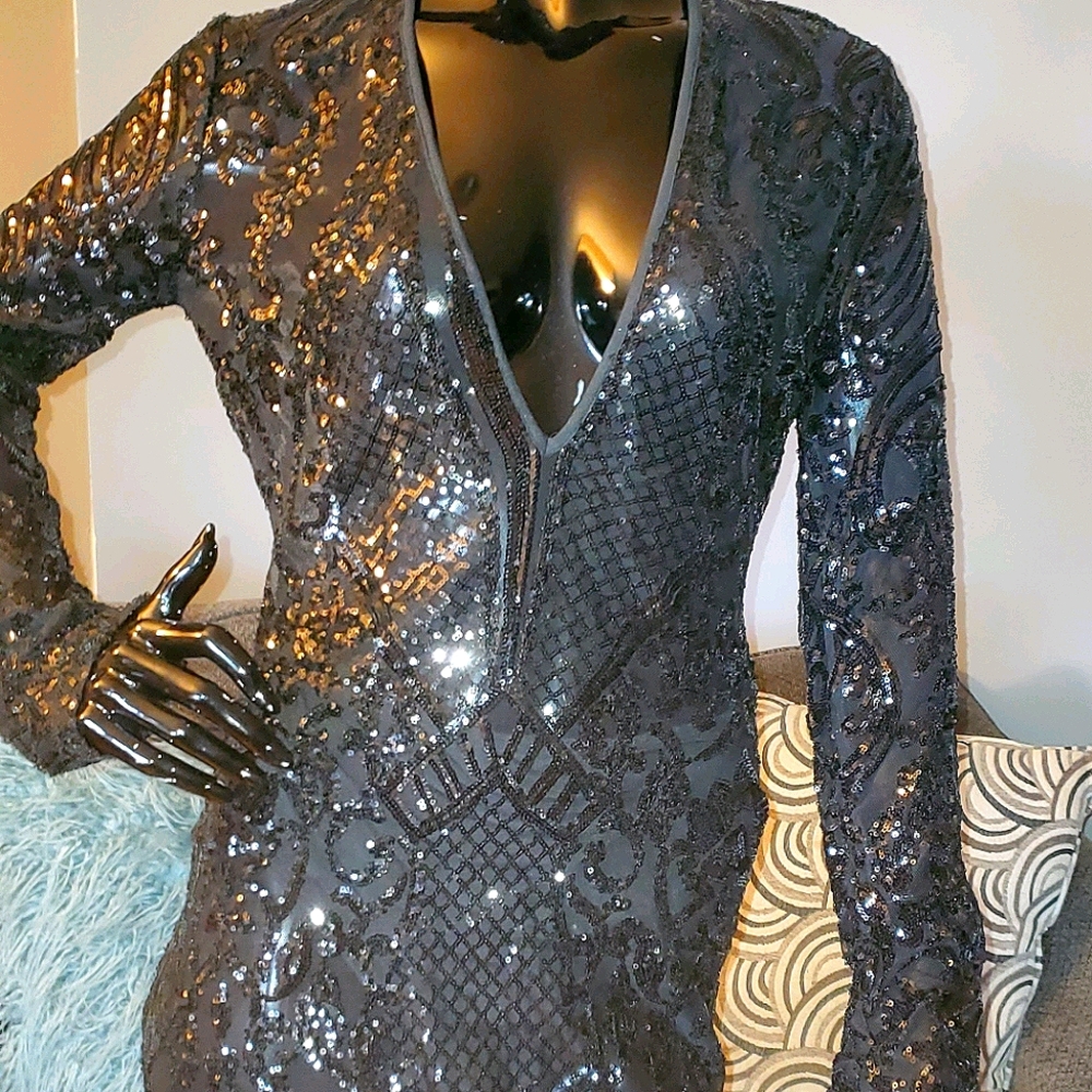 🔥Black Long Sleeved Sequins Dress!